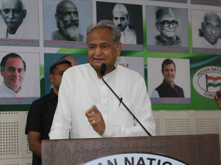 Gujarat Politics: 'गुजरात में कोई काम नहीं करने पर बीजेपी ने पूरी सरकार में किया था फेरबदल', सीएम गहलोत का आरोप Gujarat Congress cm ashok gehlot said BJP reshuffled entire government for not working in state Gujarat Politics: 'गुजरात में कोई काम नहीं करने पर बीजेपी ने पूरी सरकार में किया था फेरबदल', सीएम गहलोत का आरोप