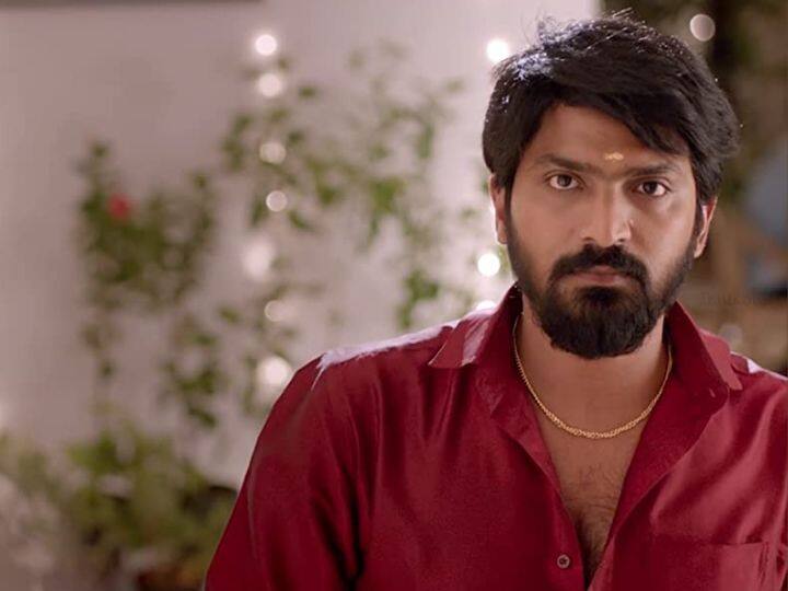 கதா நாயகனாக வைபவ் நடித்துள்ளார்