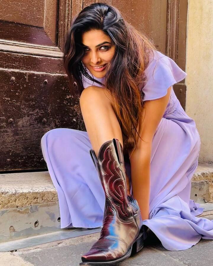 సొట్ట బుగ్గల అమ్మాయి.. నీ నవ్వే అందమోయి. Image Credit: Divi / Instagram