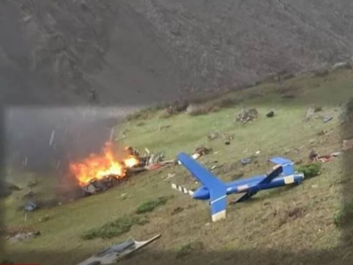 Kedarnath Helicopter Crash Video: केदारनाथ से 7 लोगों को ले जा रहा हेलिकॉप्टर '15 मिनट' में कैसे बना मलबे का ढेर, देखें Kedarnath Helicopter Crash Video How the helicopter carrying 7 people from Kedarnath became a pile of debris in 15 minutes watch Kedarnath Helicopter Crash Video: केदारनाथ से 7 लोगों को ले जा रहा हेलिकॉप्टर '15 मिनट' में कैसे बना मलबे का ढेर, देखें