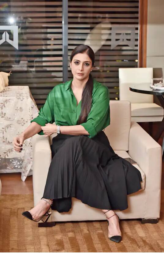 ਅਦਾਕਾਰੀ ਤੋਂ ਇਲਾਵਾ ਤੱਬੂ ਲਗਜ਼ਰੀ ਗੱਡੀਆਂ ਦੀ ਵੀ ਬਹੁਤ ਸ਼ੌਕੀਨ ਹੈ। ਉਨ੍ਹਾਂ ਕੋਲ ਔਡੀ ਕਿਊ7 ਤੋਂ ਲੈ ਕੇ ਜੈਗੁਆਰ ਐਕਸ7 ਵਰਗੀਆਂ ਲਗਜ਼ਰੀ ਗੱਡੀਆਂ ਹਨ।