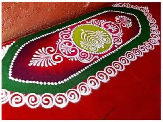 दिवाळीत भिंतीच्या मध्यभागी तुम्ही रांगोळीची अशी सुंदर रचना करू शकता. ही रांगोळी काढण्यासही अगदी सोपी आहे.