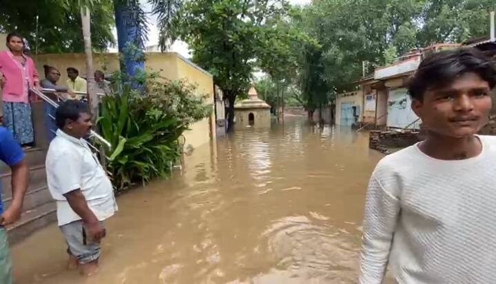 तसंच ओढा, नाल्याचे पाणी देखील कऱ्हा नदीत येत असल्याने पाणी पातळीत वाढ होत आहे.