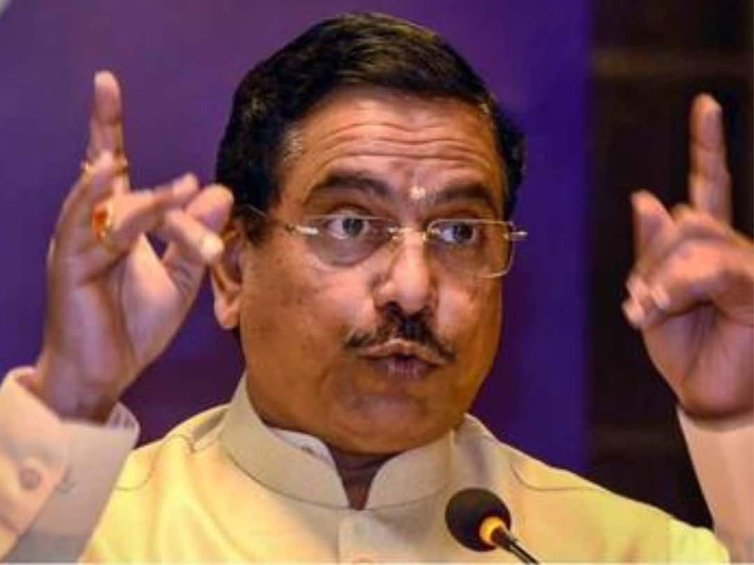 Pralhad Joshi: বন্দিদশায় ৪ বছরের বেশি সময়ই প্যারোলে, বিলকিসের ধর্ষকদের মুক্তি আইনসম্মত, বললেন কেন্দ্রীয় মন্ত্রী Union Minister Pralhad Joshi says Bilkis Bano convicts were released as per law Pralhad Joshi: বন্দিদশায় ৪ বছরের বেশি সময়ই প্যারোলে, বিলকিসের ধর্ষকদের মুক্তি আইনসম্মত, বললেন কেন্দ্রীয় মন্ত্রী