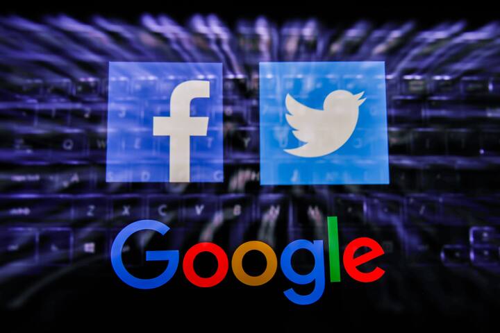 আপনার Facebook প্রোফাইল যাচাই করতে প্রথমে আপনাকে আপনার সম্পর্কে বিভাগে সঠিক তথ্য পূরণ করতে হবে। অ্যাকাউন্ট যাচাই করার আগে ফেসবুক ব্যবহারকারীকে একটি ফর্ম পূরণ করতে হয়। এই ফর্মে কিছু প্রয়োজনীয় নথি চায় ফেসবুক।