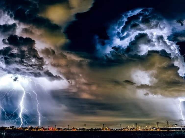 Weather Update 18 October 2022 IMD Alert and Forecast rainfall in many states अक्टूबर में पूरब से पश्चिम तक मुसीबत का सैलाब, इन राज्यों में बारिश बढ़ाएगी मुसीबतें, मौसम विभाग ने जारी किया अलर्ट
