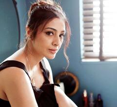 Tabbu House Photos: बेहद लग्जरी लाइफ जीती हैं तब्बू, मुंबई के अलावा गोवा-हैदराबाद में भी है एक्ट्रेस का आलीशान बंगला