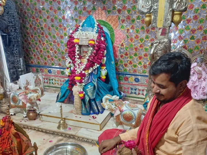 Ujjain only temple in world get Gaja Lakshmi blessings In MP ANN | Ujjain:  विश्व में एकमात्र मंदिर जहां मिलता है गज लक्ष्मी का आशीर्वाद, दिवाली पर  बहीखाता लिखने की भी परंपरा