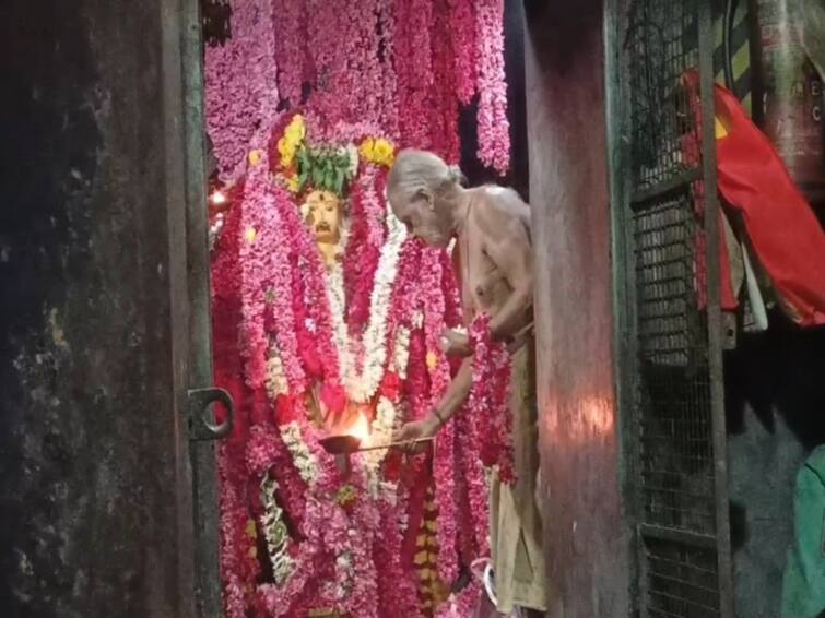 mayiladuthurai: shetrapalapuram Kala Bhairava Temple on the eve of Theipirai Ashtami மயிலாடுதுறை: சேத்திரபாலபுரம் காலபைரவர் கோயிலில் தேய்பிறை அஷ்டமி வழிபாடு