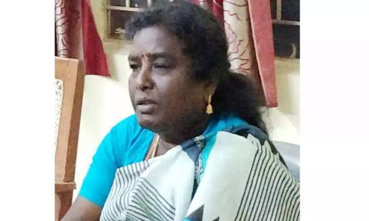 Trichy: Charity department woman officer arrested for taking bribe of Rs.1 lakh. கோவில் திருப்பணிக்கு அனுமதி;  ரூ.1 லட்சம் லஞ்சம் வாங்கிய அறநிலையத்துறை பெண் அதிகாரி கைது