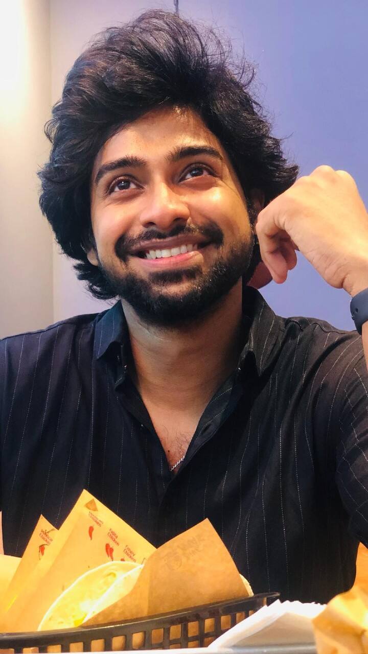 விஜே கதிரவன் ஆகஸ்ட் 6 ஆம் தேதி சென்னையில் பிறந்தார்.