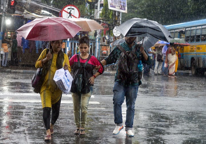 আলিপুর আবহাওয়া দফতরের পূর্বাভাসে অশনি সঙ্কেত। সেই পূর্বাভাস বলছে, আগামী সপ্তাহের শুরুতে বঙ্গোপসাগরে তৈরি হতে পারে গভীর নিম্নচাপ।