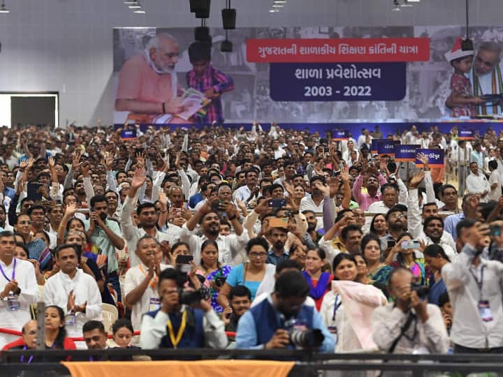 पीएम मोदी ने शुभारंभ कार्यक्रम में कहा- आज शिक्षा व्यवस्था बेहद स्मार्ट हो गई है और गुजरात की शिक्षा व्यवस्था में काफी शानदार बदलाव देखने को मिला है. 