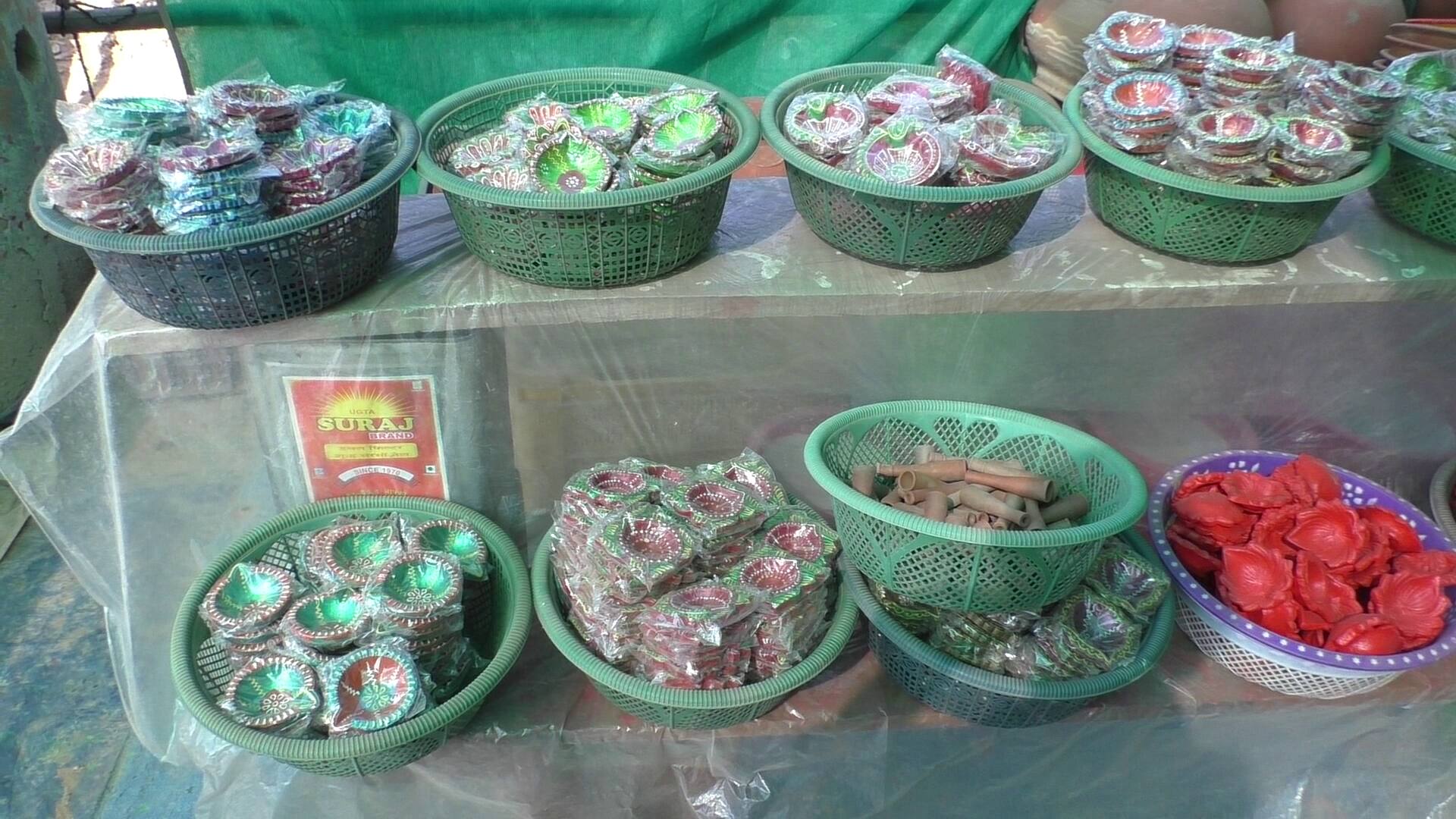 Diwali 2022: लक्ष्मी-गणेश की मूर्ति बनाने वाले ही झेल रहे कंगाली, त्योहार के दिनों में भी कुम्भकारों के चेहरे पर छाई उदासी