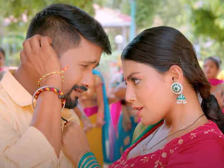 Mahi Srivastav ने पतली कमर का चलाया जादू, एक्ट्रेस को हरी साड़ी में देख फैंस की धड़कनें हुईं बेकाबू Mahi srivastav and Shivani Singh Bhojpuri Song Doha Me Ka Karba Mahi Srivastav ने पतली कमर का चलाया जादू, एक्ट्रेस को हरी साड़ी में देख फैंस की धड़कनें हुईं बेकाबू