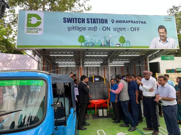 E-vehicle will save your pocket money in Delhi, CM Kejriwal started 11 electric charging stations ANN EV Charging Station: दिल्ली में ई- वाहन बचाएगा आपका जेब खर्च,  CM केजरीवाल ने की 11 इलेक्ट्रिक चार्जिंग स्टेशनों की शुरुआत