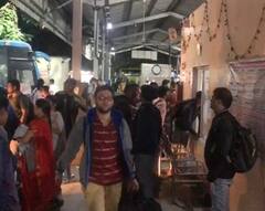 PHOTO : एसटीचं वेळापत्रक कोलमडलं; पुण्यात प्रवाशांचा रात्रभर खोळंबा