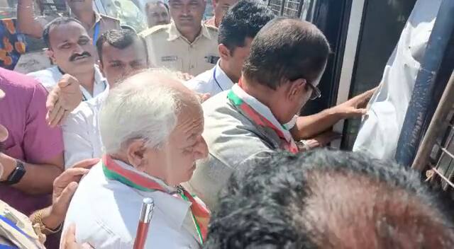 Modi Gujarat Visit Junagadh police detain MLA Bhikha Joshi and congress workers in Junagadh Modi Gujarat Visit : રાજકોટ પછી જૂનાગઢમાં પણ કોંગ્રેસના નેતાઓની અટકાયત, ધારાસભ્ય ભીખાભાઈ જોશીની પણ અટકાયત