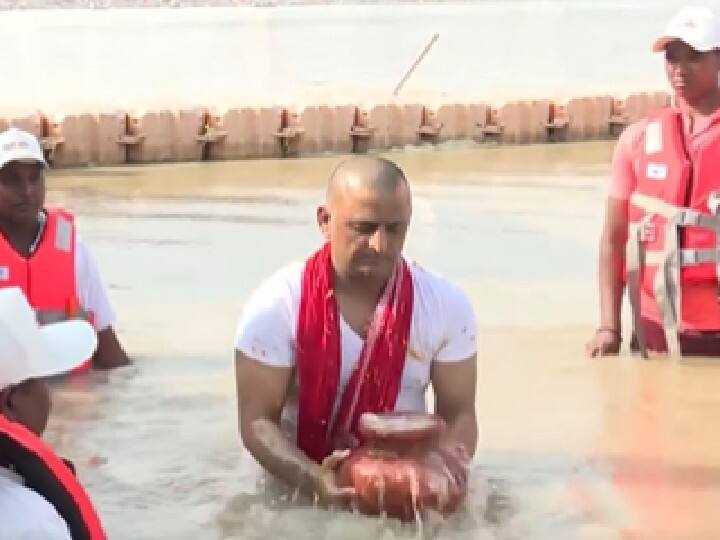 यहां पर अखिलेश यादव ने पिता मुलायम सिंह की अस्थियों का विसर्जन किया और उन्हें याद किया.