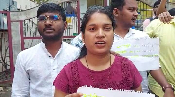 या निधीच्या मुद्द्यावरुन ऐन दिवाळीत विद्यार्थी आक्रमक झाले आहेत.