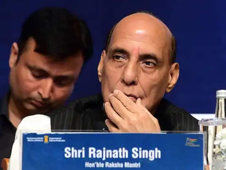 गांधीनगर में आयोजित डिफेंस एक्सपो कार्यक्रम में रक्षा मंत्री राजनाथ सिंह.