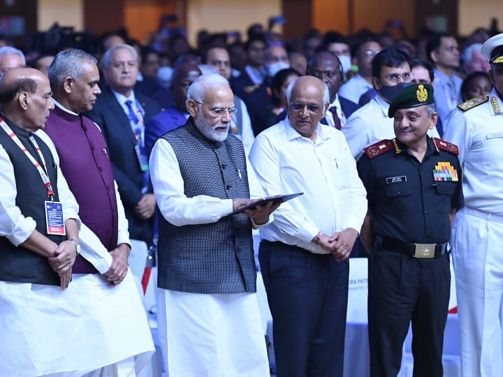 बता दें, प्रधानमंत्री नरेंद्र मोदी 19 से 20 अक्टूबर तक दो दिनों के लिए अपने गृह राज्य गुजरात के दौरे पर रहेंगे. पीएम गुजरात में 15,670 करोड़ रुपये की विभिन्न विकास परियोजनाओं का उद्घाटन और शिलान्यास करेंगे.