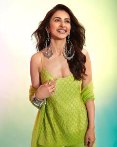 PHOTO: सुंदर-सुंदर वो हसीना बड़ी... रकुल प्रीत सिंहचा मनमोहक अवतार!