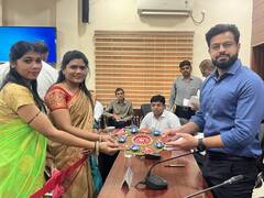 छत्तीसगढ़ में समूह की महिलाओं ने गोबर से बनायी फ्यूजन दीप रंगोली, बड़े शहरों में भी बढ़ रही इसकी मांग