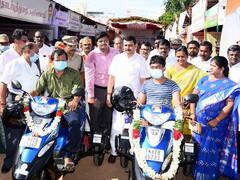 பண்டிகை கால பலகாரங்களில் பிரச்சனையா? புகாரை தொலைபேசியில் தெரிவிக்கலாம் - கரூர் கலெக்டர்