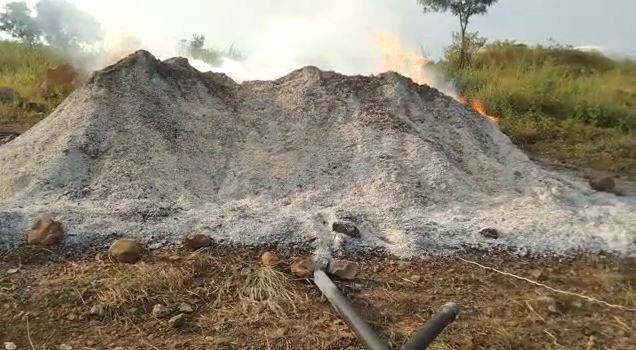 वर्षभर मेहनत घेऊन पिकवलेले पीक श्रीरामे यांच्या डोळ्यासमोर खाक झाले.