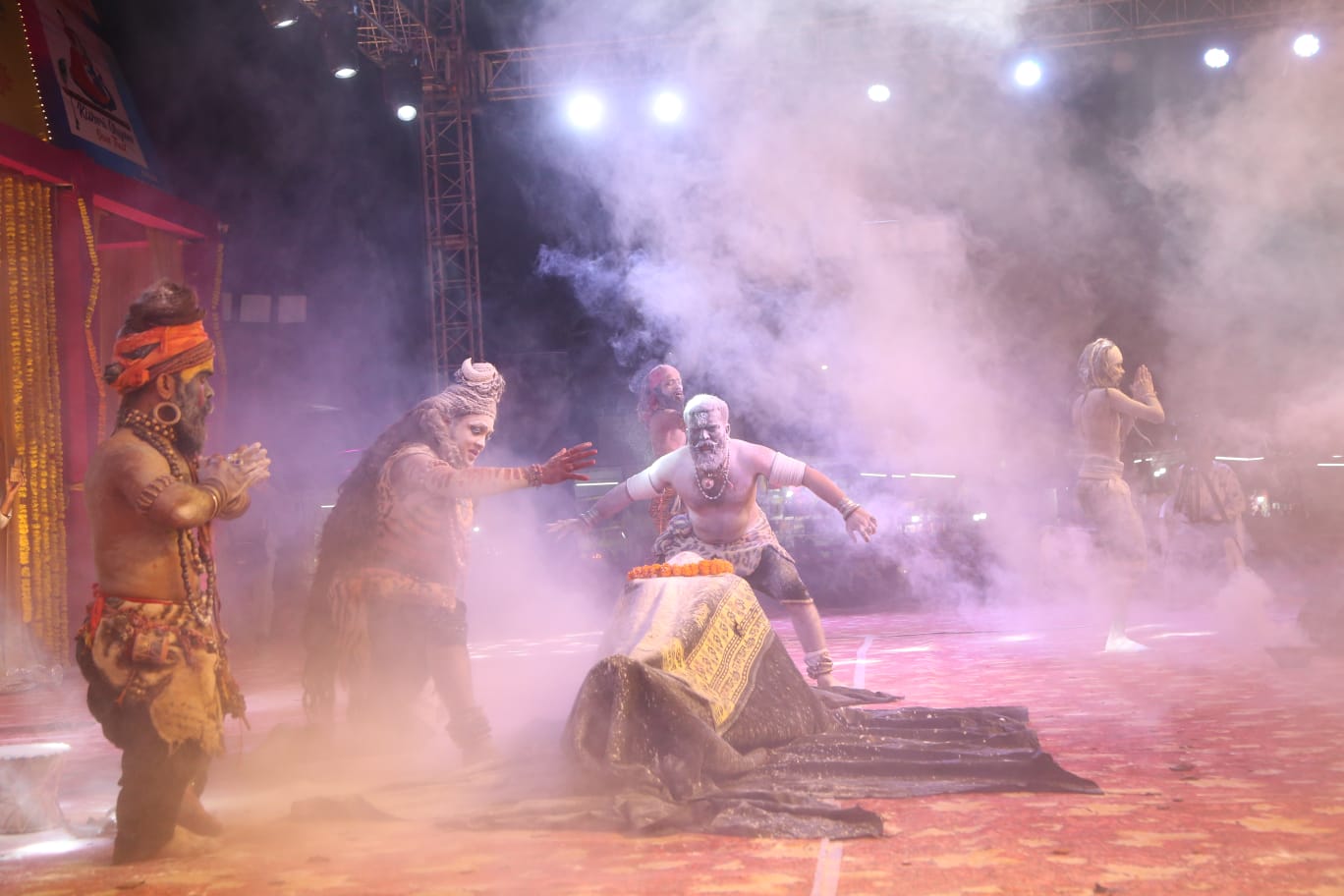 Udaipur News: उदयपुर में नगर निगम ने किया दिवाली मेले का आयोजन, राम दरबार की झांकी से कलाकारों ने बांधा समा