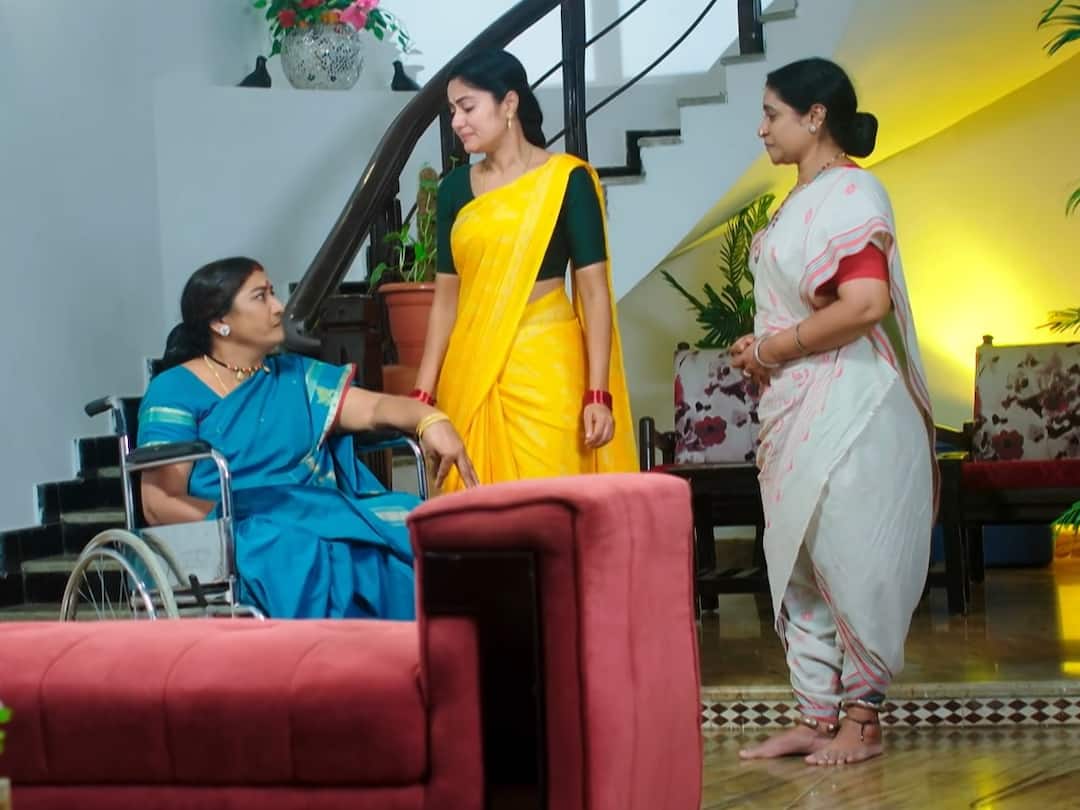 Devatha October 19th: మళ్ళీ కనిపించకుండా పోయిన దేవి- బిడ్డని ఆదిత్యకి ఇవ్వనన్న రుక్మిణి Devatha Serial October 19th Episode 681 Written Update Today Episode Devatha October 19th: మళ్ళీ కనిపించకుండా పోయిన దేవి- బిడ్డని ఆదిత్యకి ఇవ్వనన్న రుక్మిణి