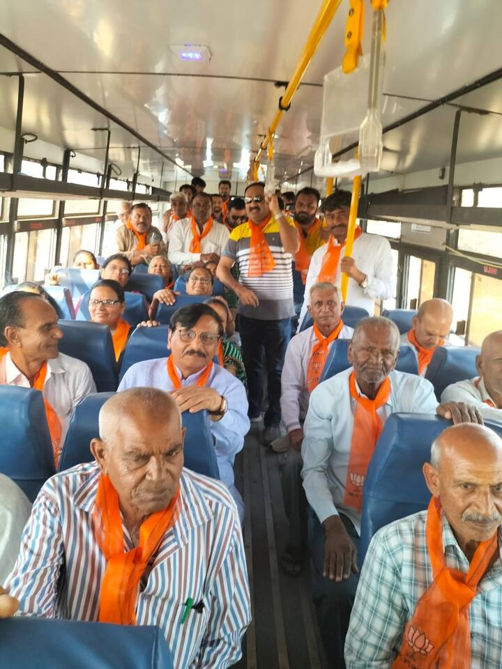 ગુજરાત રાજ્યના મંત્રી અરવિંદભાઈ રૈયાણીના વતન ગુંદા ગામથી મોટી સંખ્યામા લોકો રાજકોટ પહોંચ્યા