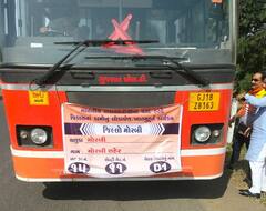 Rajkot: PM મોદીની સભામાં ભાજપના કયા ધારાસભ્ય બસ ભરીને લોકોને લાવ્યા, ખુદ પણ બસમાં બેઠા, જુઓ તસવીરો