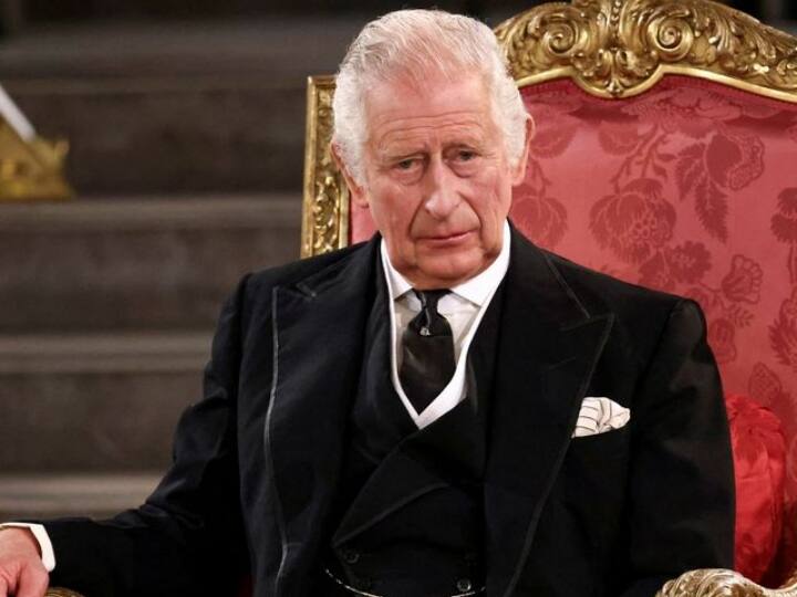 School student asked questions about age know what King Charles gave in a funny way स्कूली छात्र ने पूछा उम्र को लेकर सवाल, जानिए किंग चार्ल्स ने मजाकिया अंदाज में क्या जवाब दिया