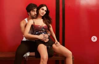 Vaani: લાઇટ બ્લૂ ગાઉન પહેરીને વાણી પહોંચી એવોર્ડ ફન્ક્શનમાં, સ્ટેજ પર ફ્લૉન્ટ કર્યુ ટૉન્ડ ફિગર