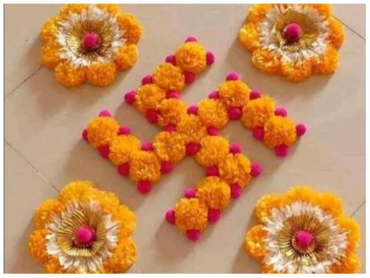 घर के एंट्री गेट के पास या पूजा वाले स्थान पर आप स्वास्तिक वाली ये रंगोली बना सकती हैं. ये डिजाइन दिखने में बहुत सुंदर लग रहा है.