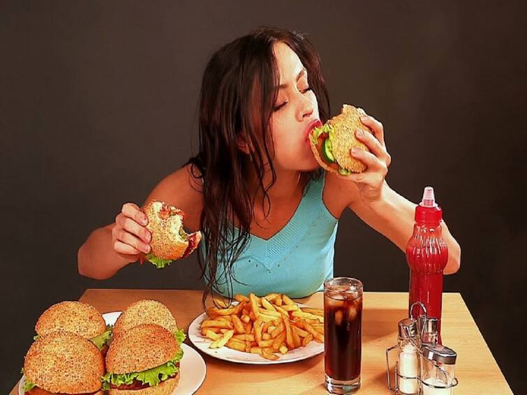 Stress eating abnormal How to train your brain to crave healthy food Health Tips: மன அழுத்தத்தால் அதிகமாக சாப்பிடுகிறீர்களா? இதை கவனிங்க!
