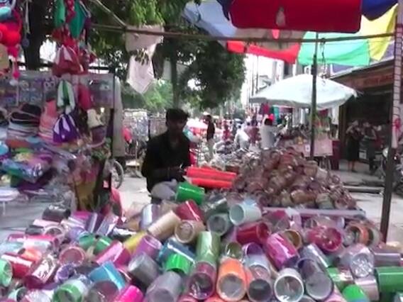 Nanded : ऑनलाईन खरेदीकडे ग्राहकांचा वाढता कल, स्थानिक व्यापाऱ्यांमध्ये चिंतेचे वातावरण Nanded : ऑनलाईन खरेदीकडे ग्राहकांचा वाढता कल, स्थानिक व्यापाऱ्यांमध्ये चिंतेचे वातावरण