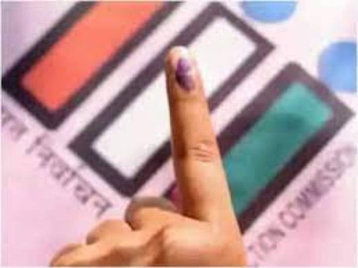 Shinde Fadnavis government announces holiday for Gujarati citizens of Maharashtra for Gujaraj Assembly Election 2022 voting Gujarat Elections : मतदानासाठी महाराष्ट्रातील गुजरातींना सुट्टी जाहीर, शिंदे फडणवीस सरकारचा मोठा निर्णय