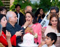 Hema Malini के बर्थडे बैश में रेखा से जितेंद्र तक दिखे ये दिग्गज सितारे, सामने आईं पार्टी की Inside तस्वीरें