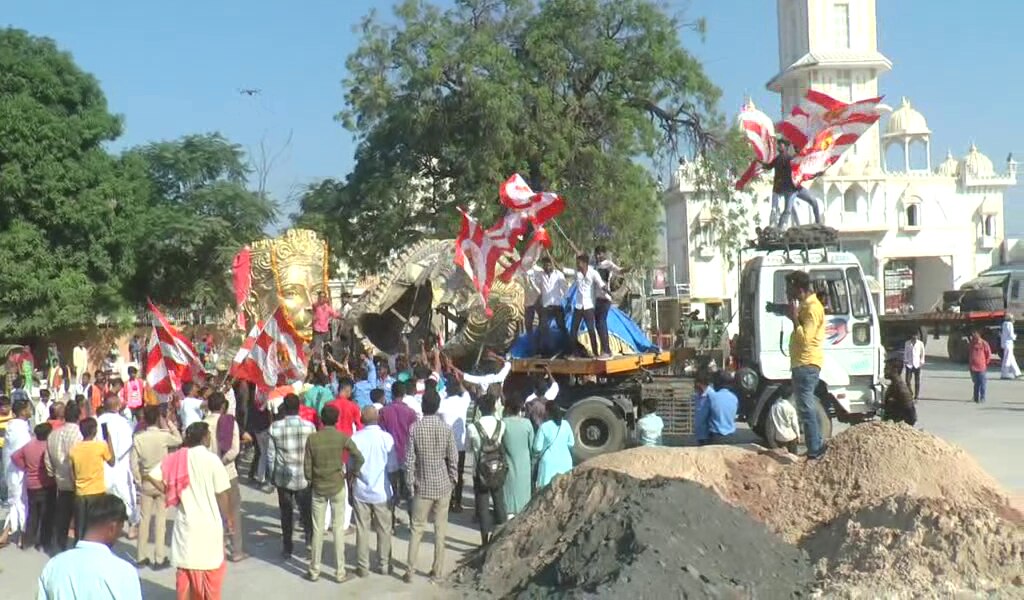 King Of Salangpur :  સાળંગપુરમાં ૫૪ ફૂટની હનુમાનજીના મુખનું વાજતે-ગાજતે સ્વાગત