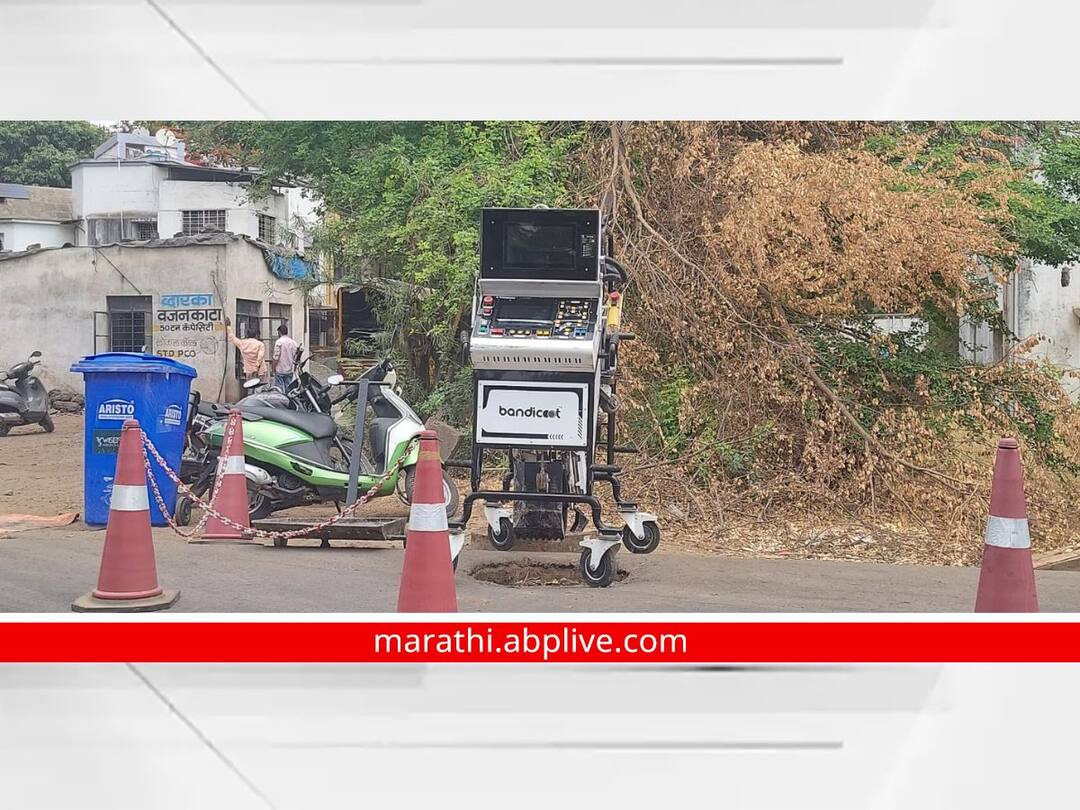 Sangli Municipal Corporation Robot : सांगली महापालिकेत ड्रेनेज स्वच्छतेसाठी रोबो अवतरणार; कर्मचाऱ्यांकडून केले जाणारे काम 15 मिनिटात होणार A robot will descend in Sangli Municipal Corporation for drainage cleaning Sangli Municipal Corporation Robot : सांगली महापालिकेत ड्रेनेज स्वच्छतेसाठी रोबो अवतरणार; कर्मचाऱ्यांकडून केले जाणारे काम 15 मिनिटात होणार