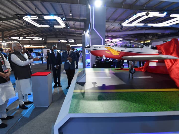 गांधीनगर में आयोजित डिफेंस एक्सपो 2022 का थीम 'पाथ टू प्राइड' रखा गया है.