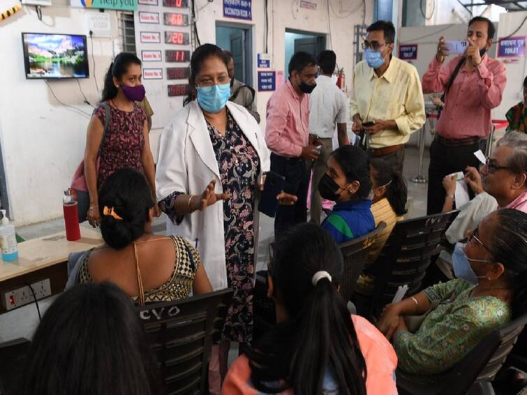 Coronavirus Cases Today in India 2208 New Cases reported and 12 death in last 24 hours Coronavirus : कोरोना संसर्गात वाढ, देशात दोन हजार 208 नवीन कोरोनाबाधित, 12 रुग्णांचा मृत्यू