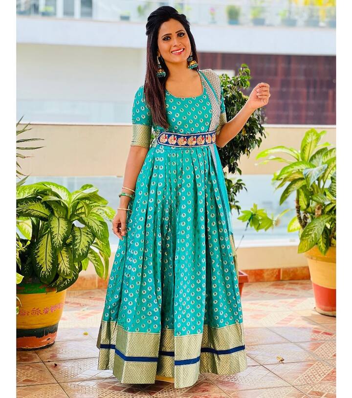 స్క్రీన్ పై వయసుకి మించిన పాత్రలు చేస్తున్న ప్రశాంతి.. ఎప్పటికప్పుడు ఇన్ స్టా గ్రామ్ లో ట్రెండీ ఫొటోస్ షేర్ చేస్తుంటుంది.