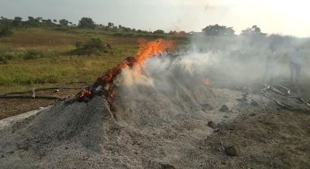 या आगीत विठ्ठल श्रीरामे यांचं मोठं नुकसान झालं आहे.