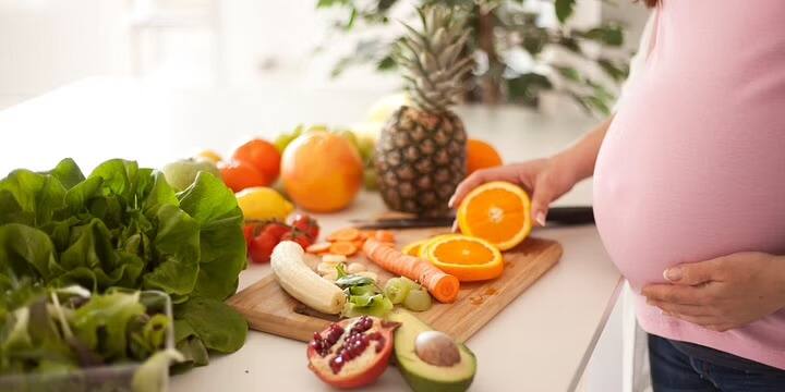 ਖੱਟੇ ਮਿੱਠੇ ਸੰਤਰੇ ਅਤੇ ਸੰਤਰੇ ਦਾ ਰਸ ਹਰ ਕੋਈ ਪਸੰਦ ਕਰਦਾ ਹੈ। ਸਵਾਦਿਸ਼ਟ ਹੋਣ ਦੇ ਨਾਲ-ਨਾਲ ਜੂਸ ਕਈ ਪੋਸ਼ਕ ਤੱਤਾਂ ਨਾਲ ਭਰਪੂਰ ਹੁੰਦਾ ਹੈ।