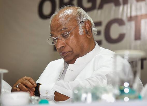 मल्लिकार्जुन खड़गे 26 अक्टूबर को संभालेंगे कार्यभार, सोनिया गांधी का किया धन्यवाद | Matrabhumi