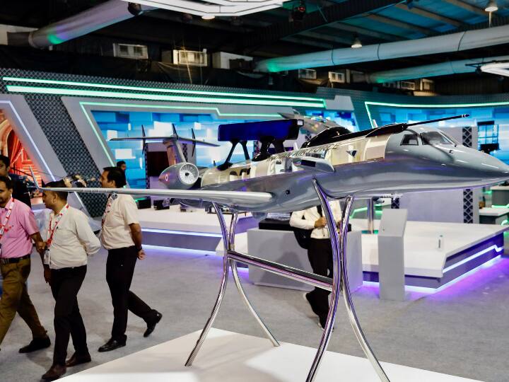 डिफेंस एक्सपो 2022 में लगी प्रदर्शनी में देखिए वायुसेना का दमखम.